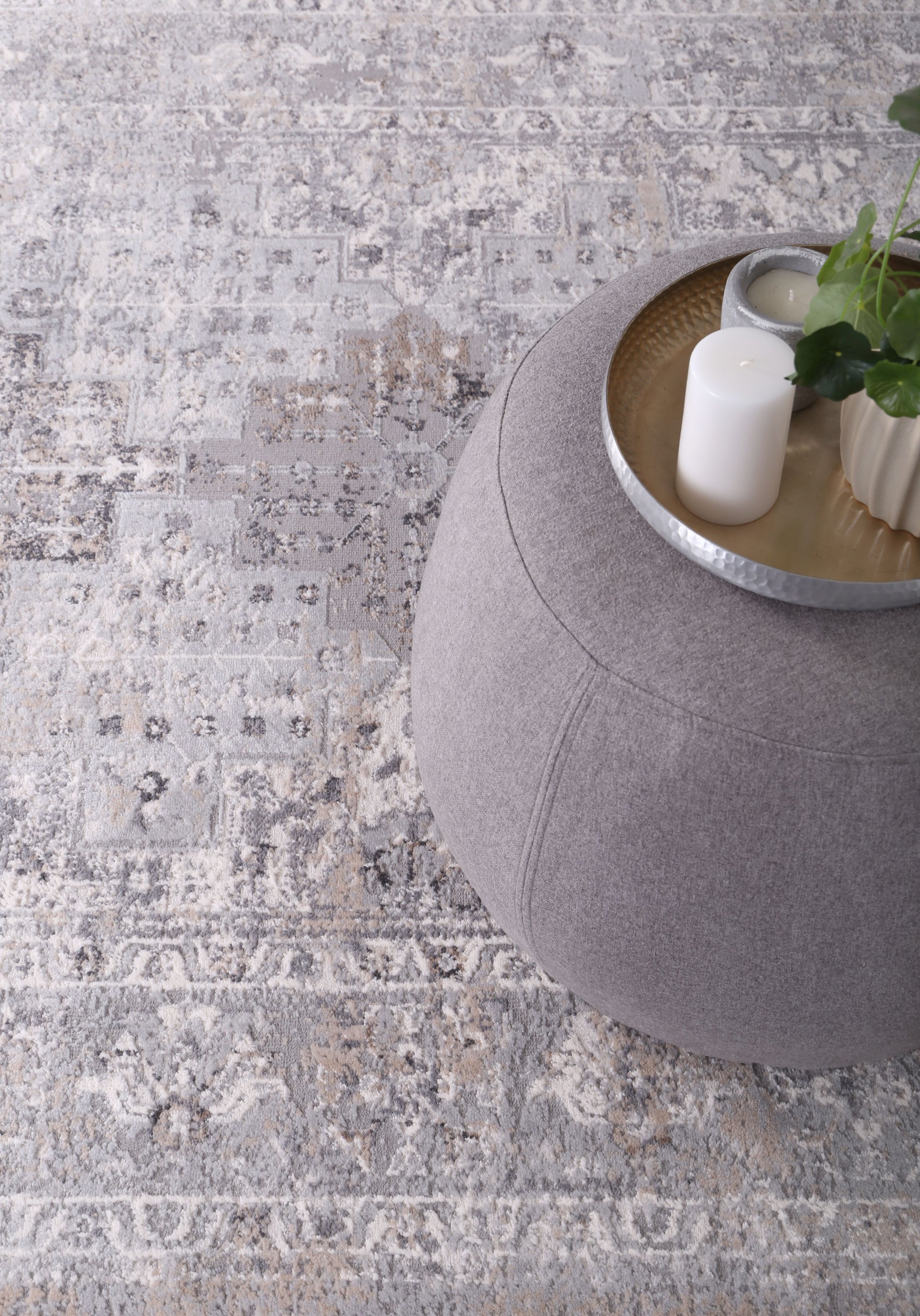 Amelia Grey Oriental Rug measuring 160x230 cm with abstract patterns and a luxurious texture, perfect for enhancing home decor.