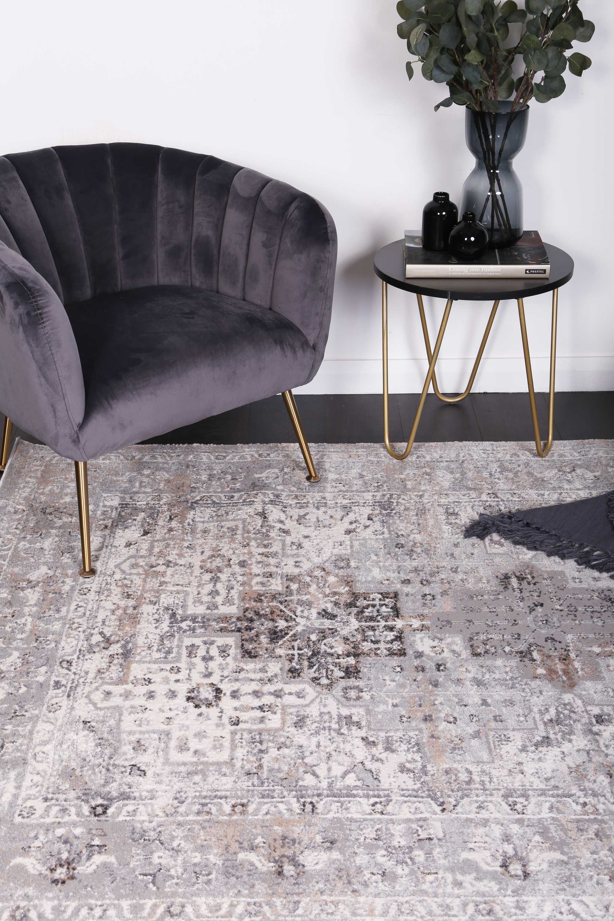 Amelia Grey Oriental Rug 200x290 cm featuring abstract designs in soft polyester and polypropylene, perfect for home decor.