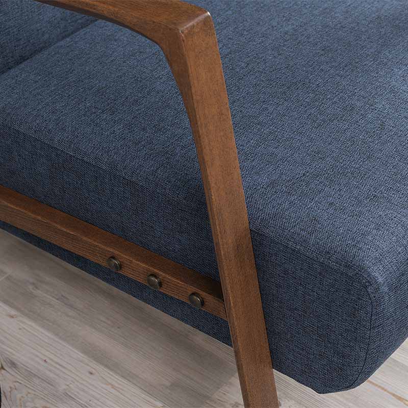 BUCKINGHAM Blue Armchair with brown accents and natural beech wood legs, measuring 67x76x78cm.