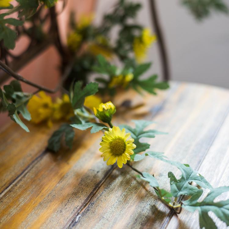 A long artificial sunflower vine featuring vibrant yellow sunflowers and lush green leaves, perfect for home decor.