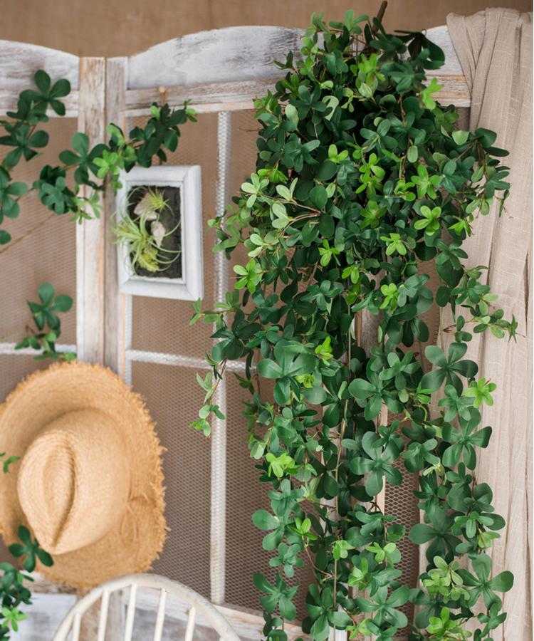 Artificial Vine Schefflera Leaf in vibrant green, showcasing realistic silk leaves and a long, hanging design for decorative use.