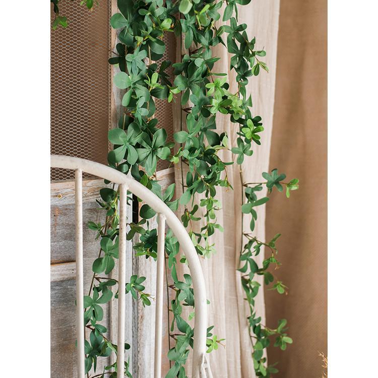 Artificial Vine Schefflera Leaf in vibrant green, showcasing realistic silk leaves and a long, hanging design for decorative use.