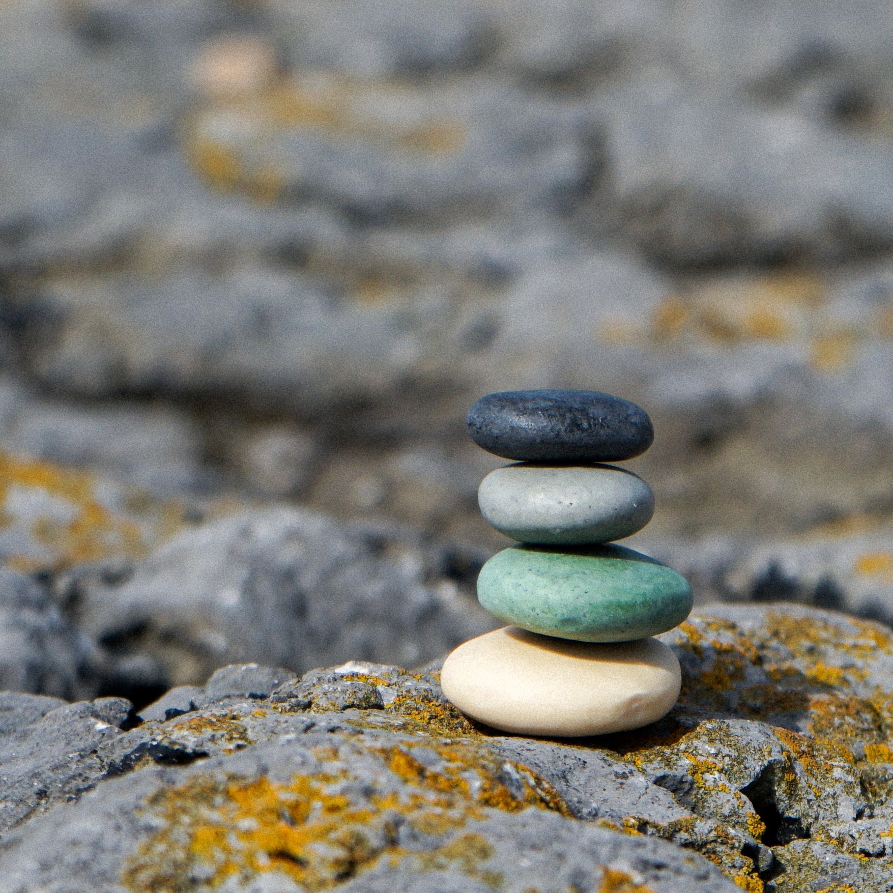 Assorted 4 Big Pebble Soap Set featuring handmade soaps resembling natural beach pebbles, made with 100% natural ingredients.