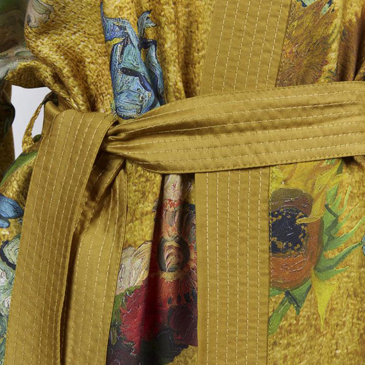 Bedding House Van Gogh Partout des Fleurs Gold Kimono Bath Robe featuring a floral design on a golden background, showcasing Van Gogh's artistry.