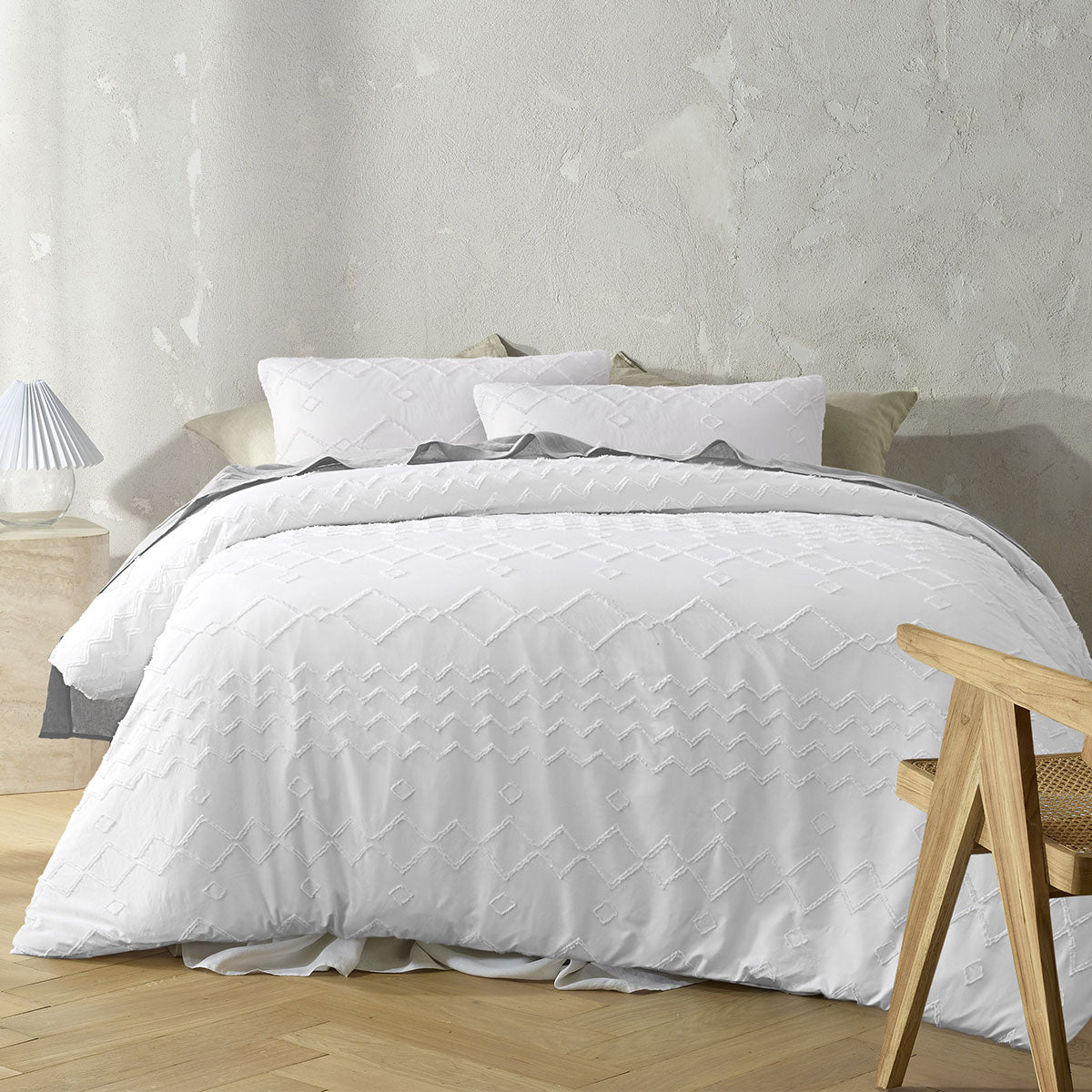 Big Sleep White Zig Zag Super Soft Tufted Quilt Cover Set King featuring tufted zig zag design on soft polyester fabric.