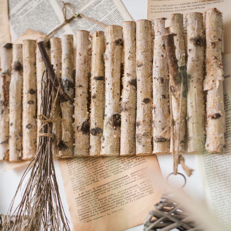 Birch Wood Country Wall Hook with hemp rope, showcasing natural khaki color and handcrafted details.