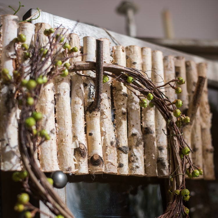 Birch Wood Country Wall Hook with hemp rope, showcasing natural khaki color and handcrafted details.