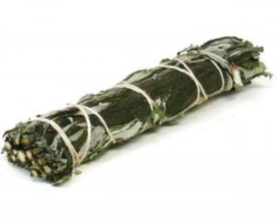 A 4-inch bundle of Black Smudge (Mugwort) Sage, showcasing its rich green leaves and natural twine binding, perfect for smudging rituals.