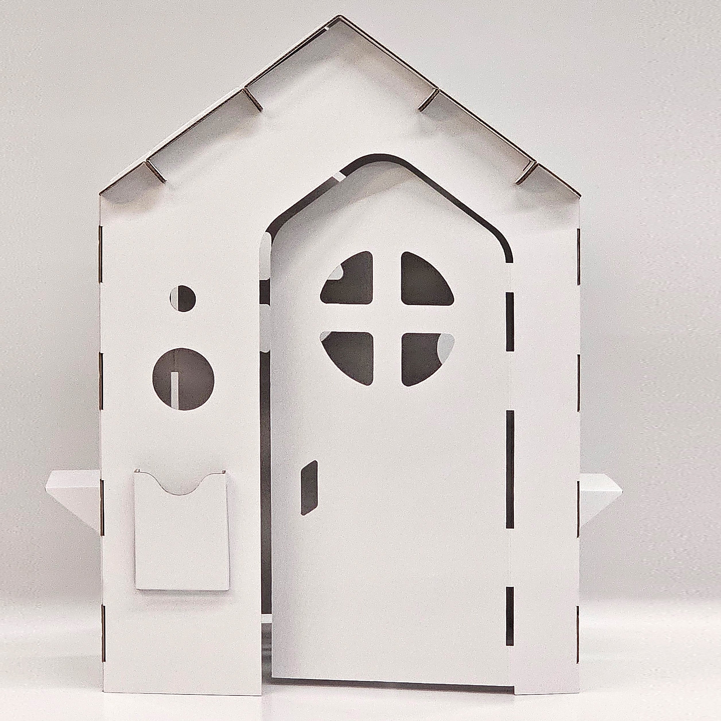 Cardboard playhouse WONDERLAND in white, featuring doors, windows, and a mailbox, designed for children's imaginative play.