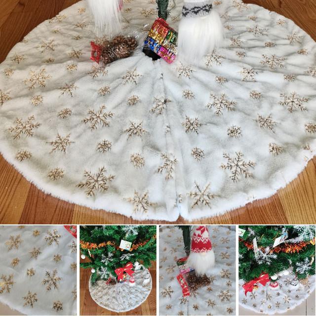 Elegant white Christmas tree skirt made of plush faux fur, designed to enhance holiday decor with a snowy effect.