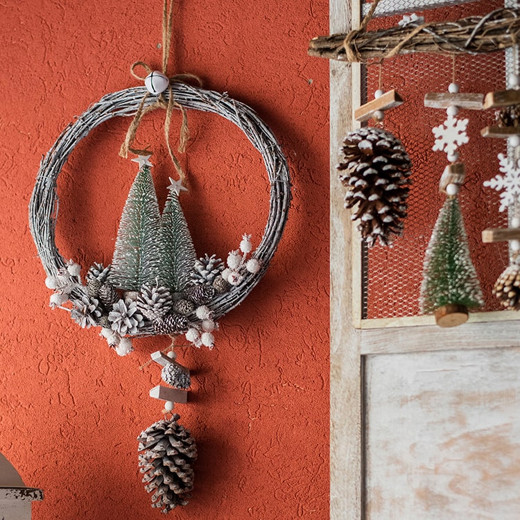 Rustic Christmas wreath made of natural rattan and pine cones, perfect for holiday decoration.