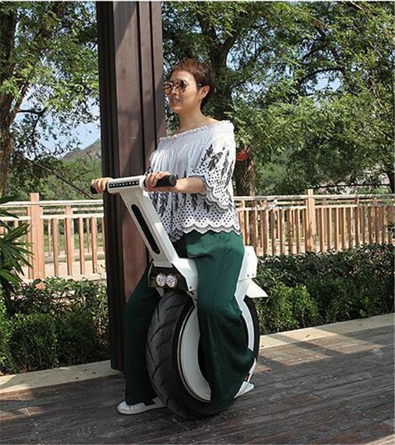 Daibot Electric Monowheel Scooter showcasing its sleek design and 17-inch tire, perfect for urban commuting.