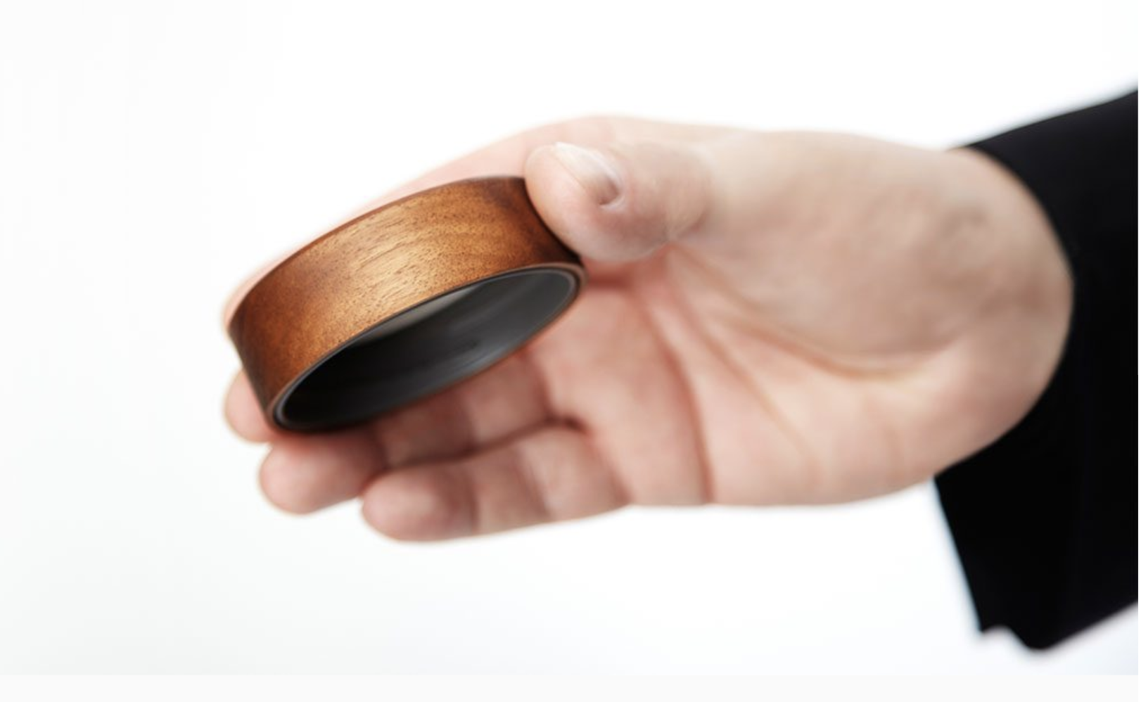 Dark Walnut Lid for mugs, featuring a stylish wood effect and removable silicon cover for easy cleaning.