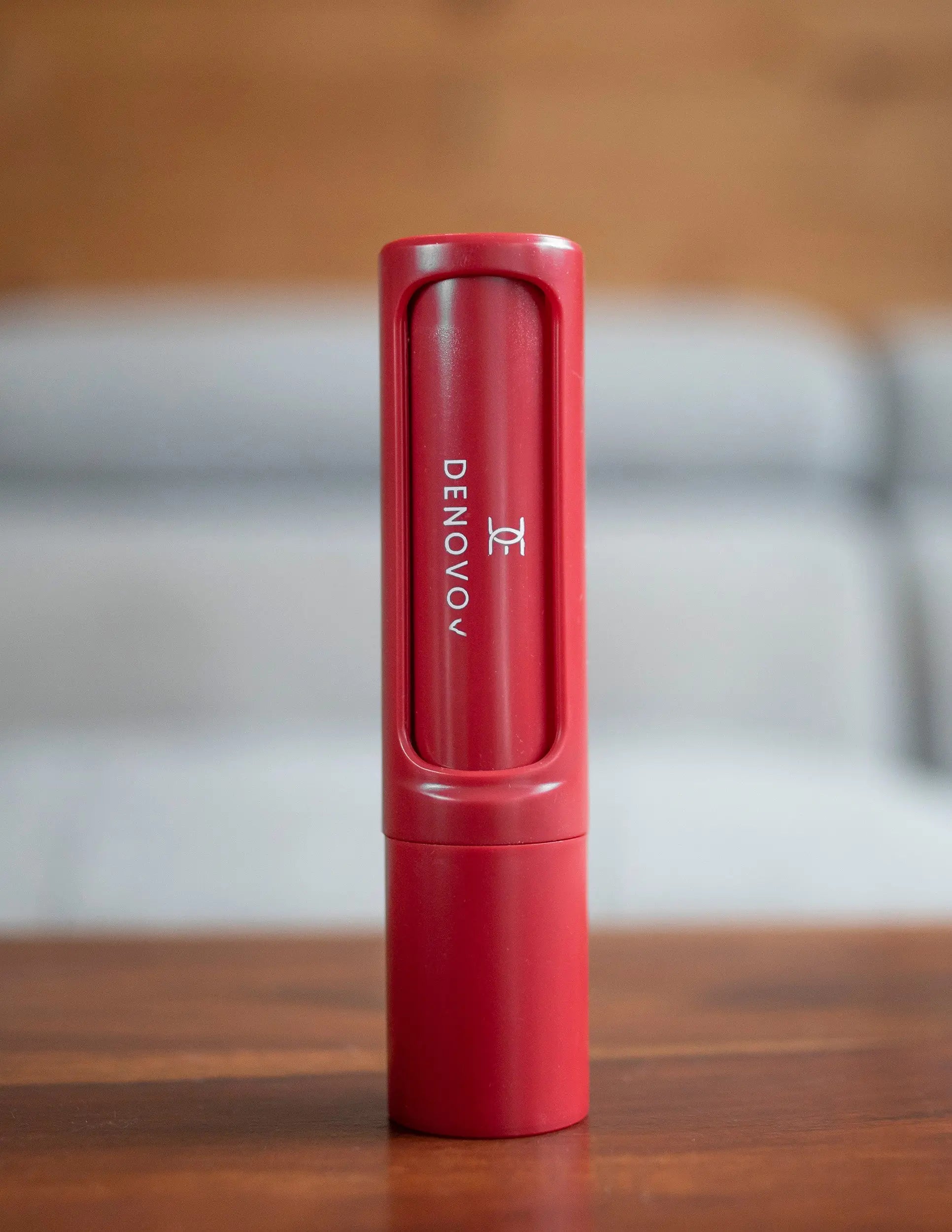 De Novo™ On-The-Go Lint Roller in a compact design, showcasing its self-cleaning feature and travel-friendly size.