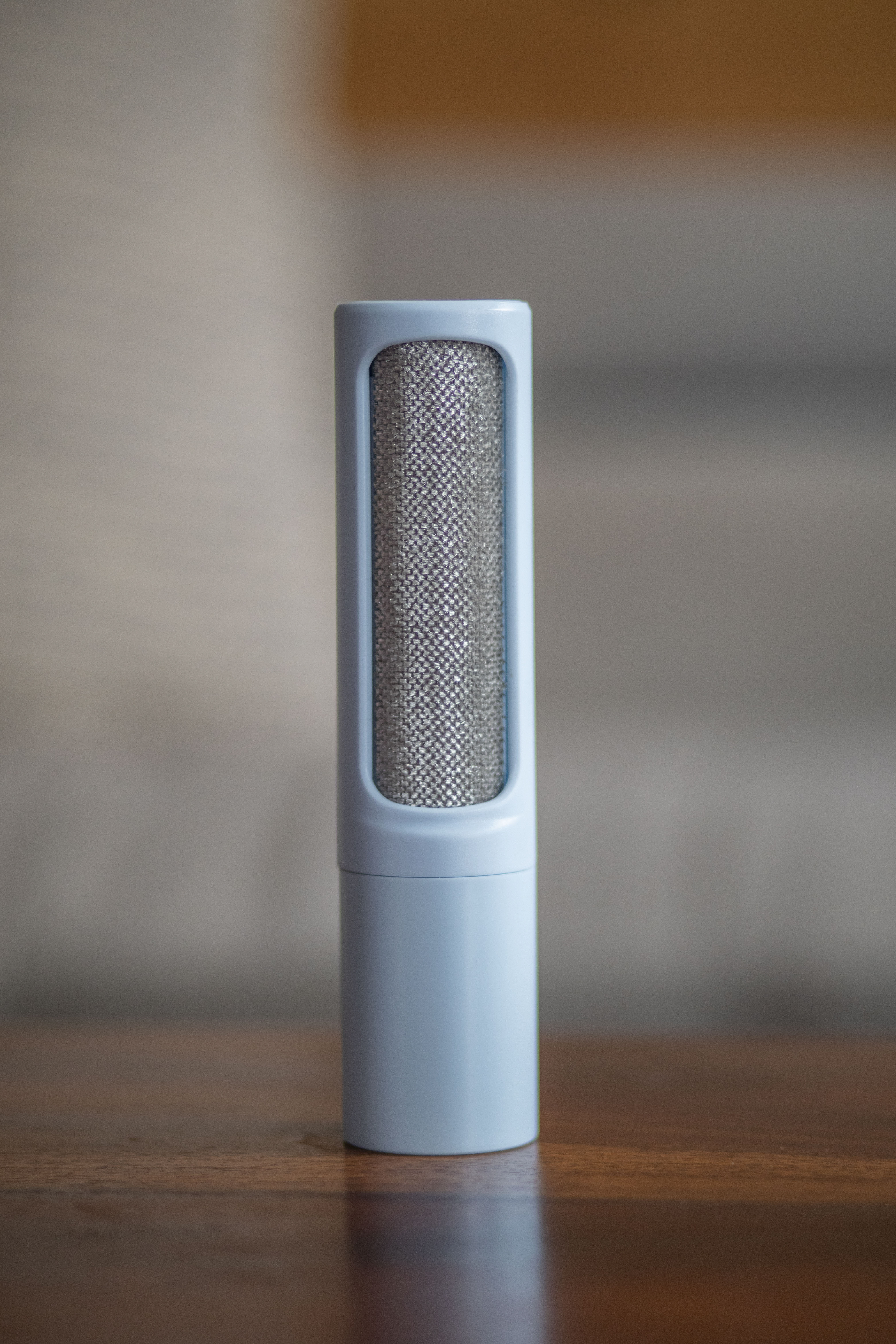 De Novo™ On-The-Go Lint Roller in a compact design, showcasing its self-cleaning feature and travel-friendly size.