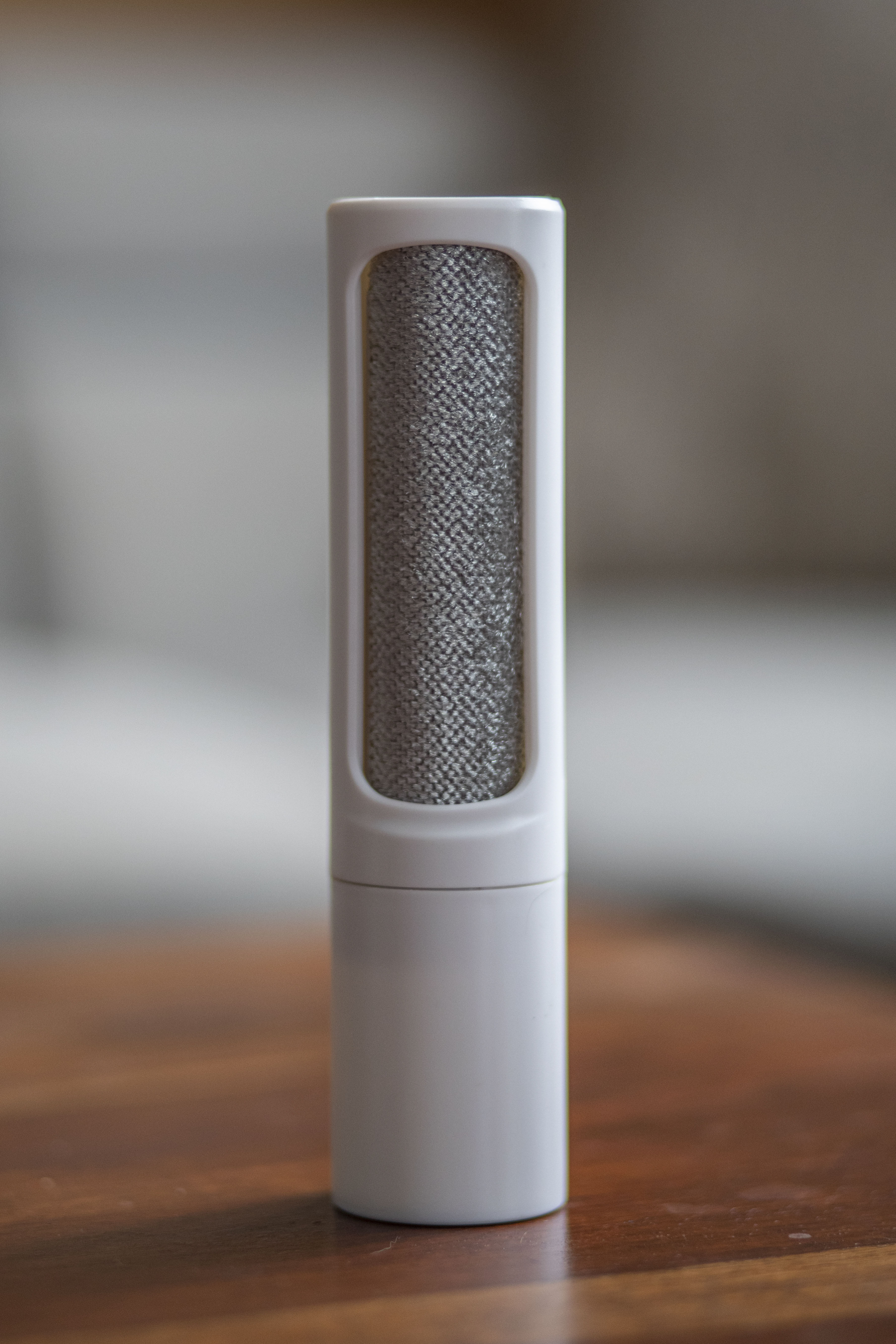 De Novo™ On-The-Go Lint Roller in a compact design, showcasing its self-cleaning feature and travel-friendly size.