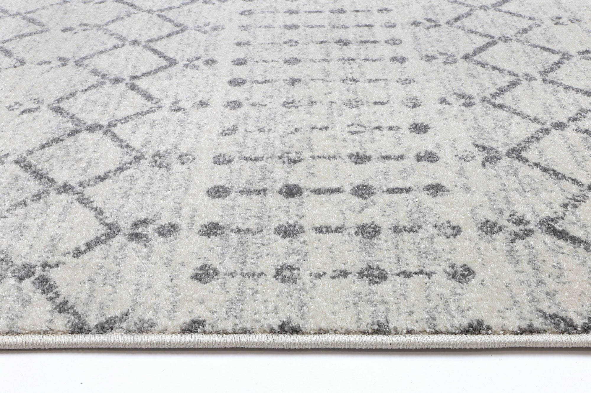 Delicate Grey Modern Rug 160x230 cm with a chic medallion pattern and distressed design, perfect for modern and bohemian interiors.