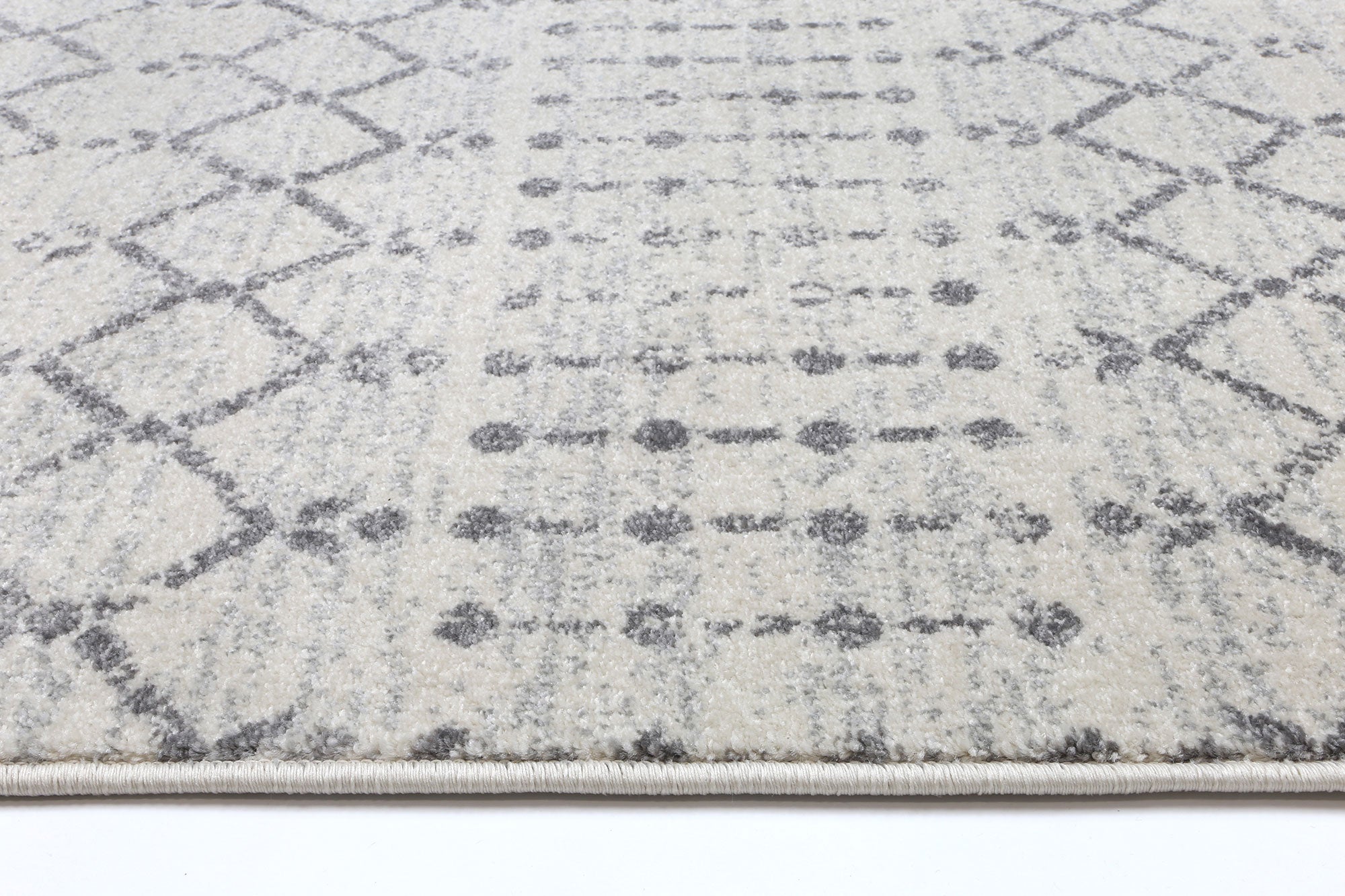 Delicate Grey Modern Rug 200x290 cm featuring a chic medallion pattern and distressed design, perfect for modern and vintage decor.