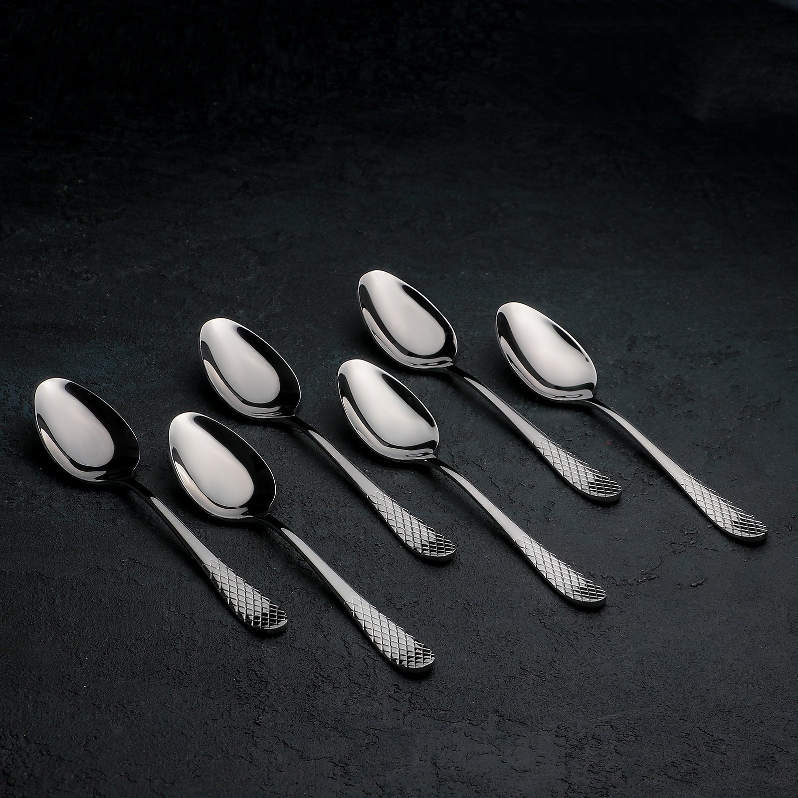 WILMAX 8-inch dinner spoon in elegant design, showcasing high-polish stainless steel finish and finely balanced handle.