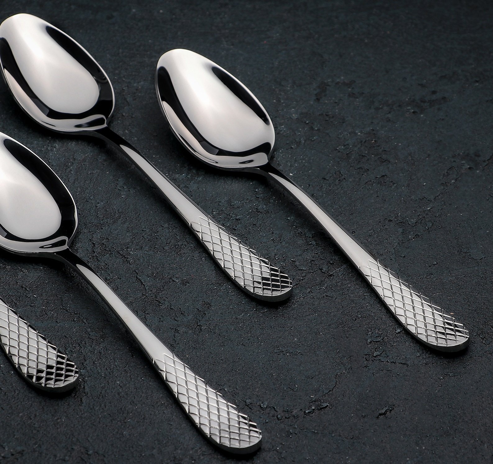 WILMAX 8-inch dinner spoon in elegant design, showcasing high-polish stainless steel finish and finely balanced handle.