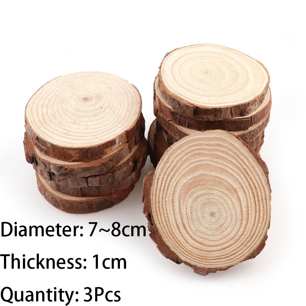 Natural pine wood slices with tree bark, ideal for DIY crafts and decor projects.