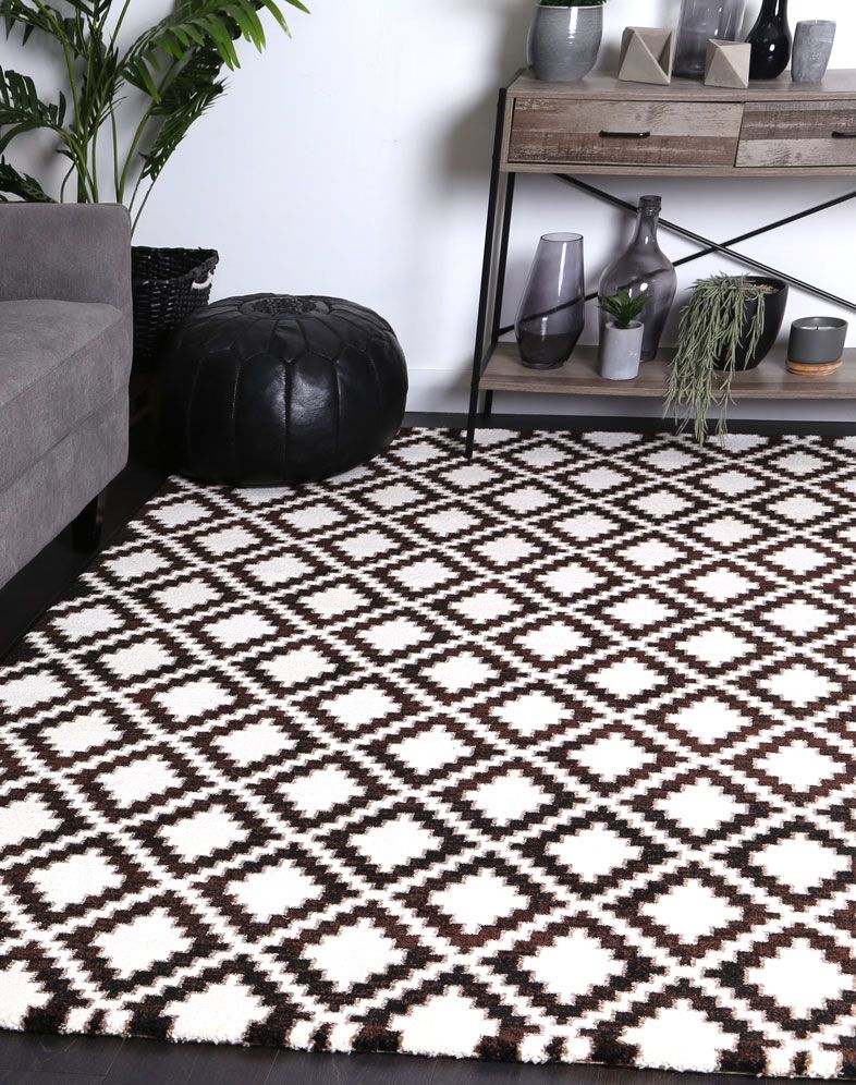 Dream Beige Diamond Pattern Rug measuring 200x290 cm with a soft-touch polypropylene material and geometric Moroccan-style design.