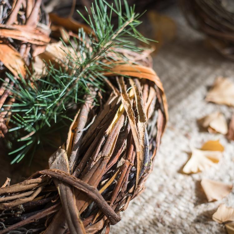 Handmade Fall Natural Rattan and Willow Wreath, featuring earthy tones and unique textures, perfect for Christmas decoration.