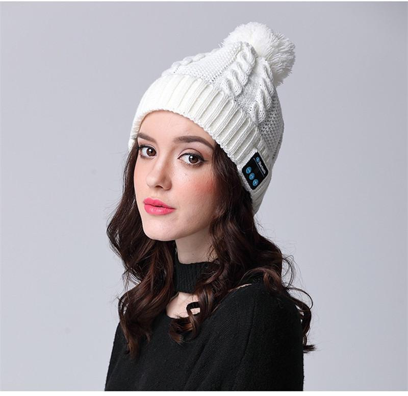 Free Ostrich Bluetooth Music Hat for women, featuring built-in headphones and stylish design, perfect for outdoor activities.