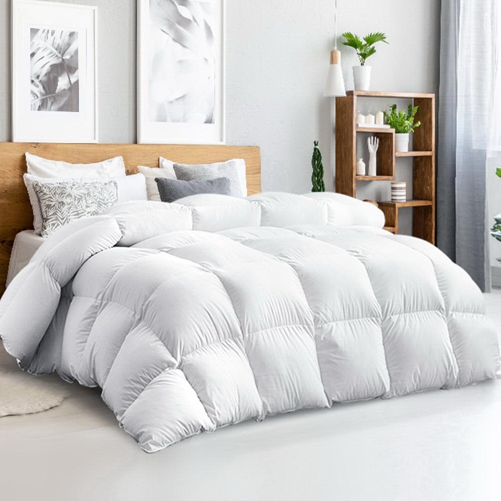 Giselle Bedding King Size Goose Down Feather Quilt with 500GSM filling, featuring a soft cotton cover and baffle construction for optimal warmth.