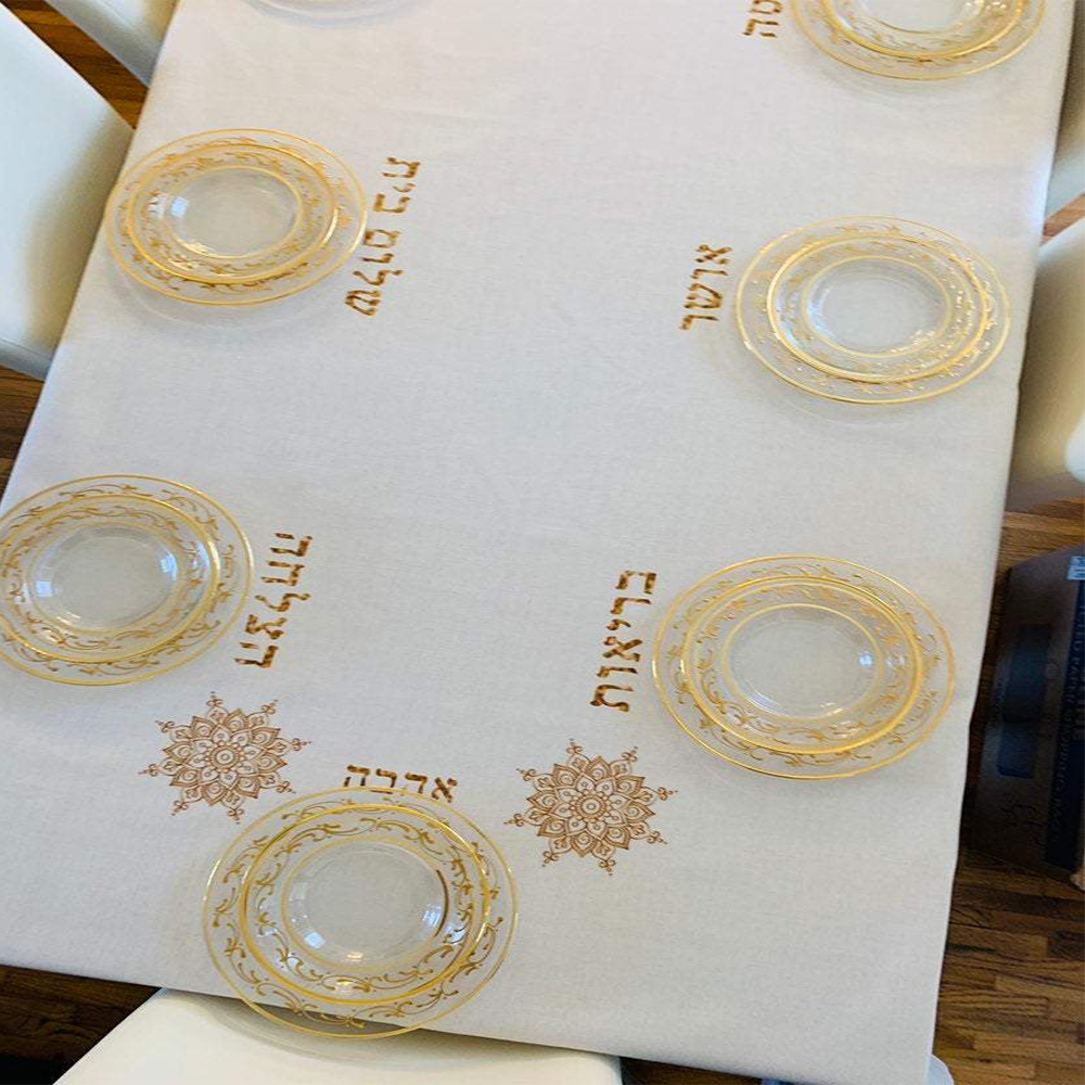 Gold Brachot tablecloth featuring embroidered blessings, designed by Broderies de France, perfect for Shabbat and Yom Tov.