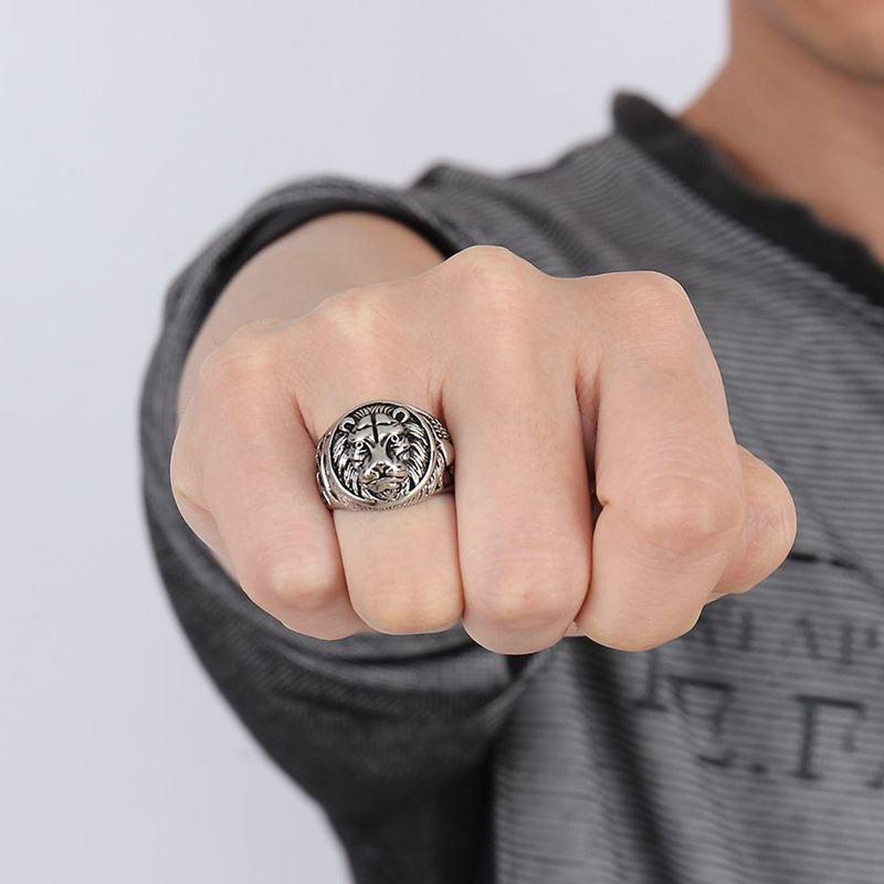 High quality stainless steel lion biker ring showcasing intricate animal design, perfect for punk fashion enthusiasts.