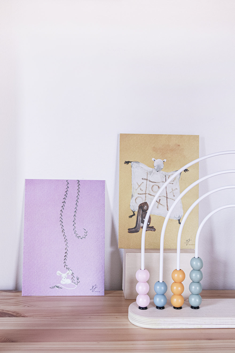 HIIRI sellutaulu A5 featuring a cute mouse design on a violet background, perfect for children's room decor.