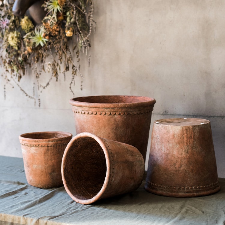 Large terracotta red concrete planter pot with drainage hole, ideal for outdoor gardening.