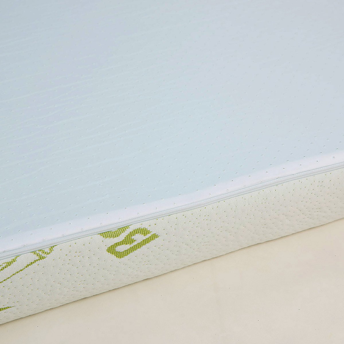 Laura Hill Cool Gel Memory Foam Mattress Topper in Queen size, featuring a breathable bamboo cover and gel-infused foam for optimal comfort.