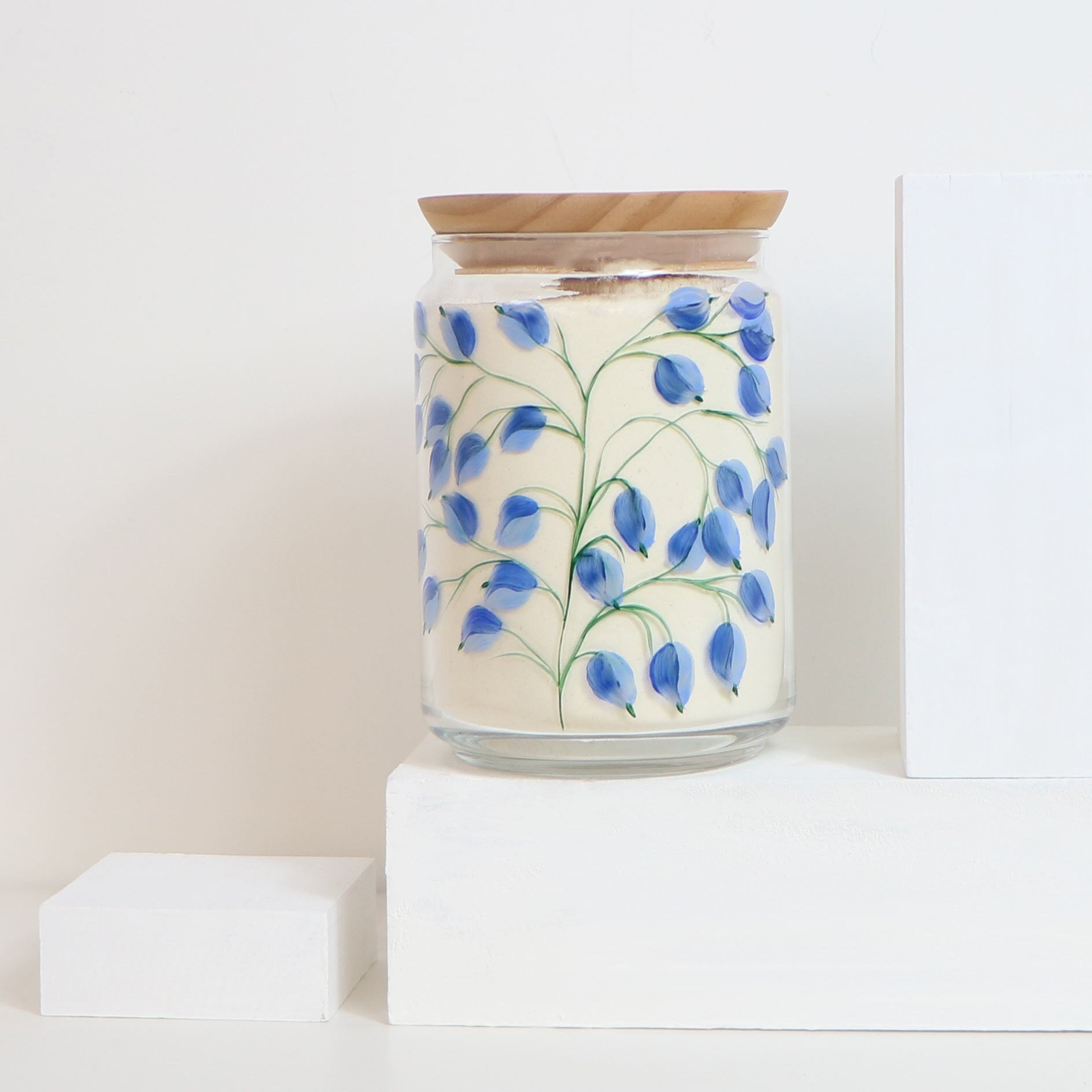 Le Glycine 1L hand-painted glass jar with hermetic seal, ideal for food storage.