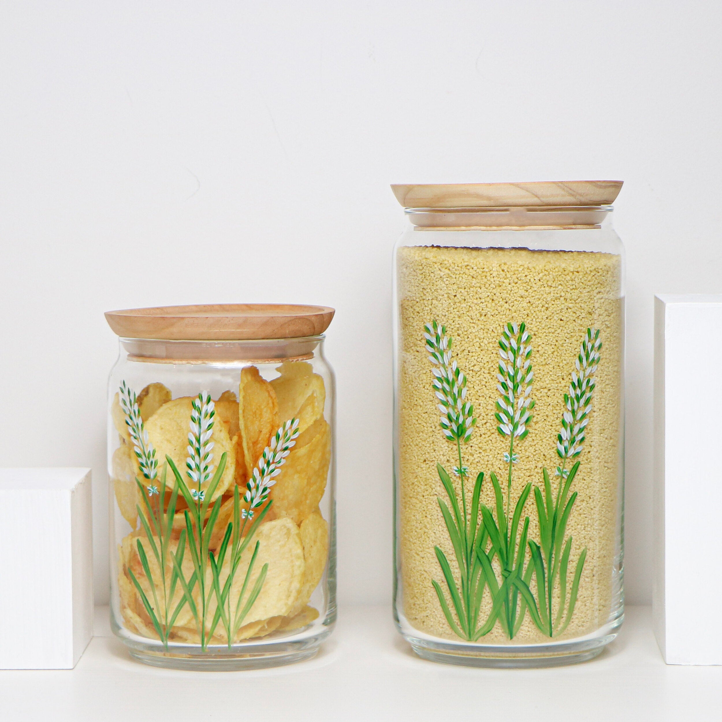 Le Lavande 1.5L hand-painted glass jar with airtight seal, ideal for food storage.