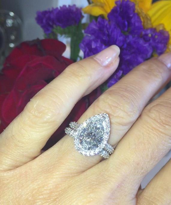 Luxury Fashion 925 Silver Pear Shaped Natural Diamond Engagement Ring showcasing a sparkling pear-shaped diamond set in elegant 925 silver.