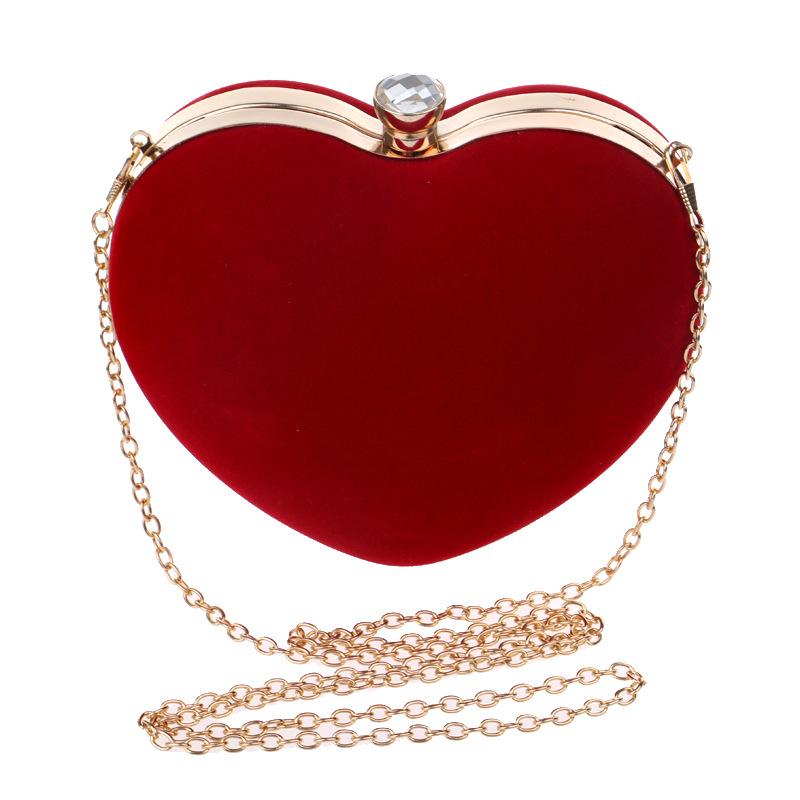 Luxurys Designer Bags Trendy Handbag 2021 in heart shape, made of velvet with rhinestone decoration, perfect for evening events.