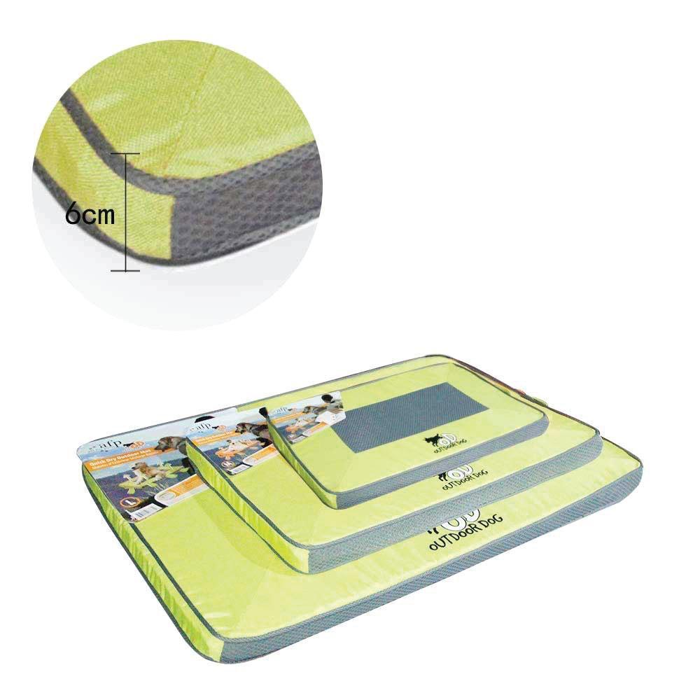 M Outdoor Dog Mat Quick Dry in green, featuring a plastic noodle design for comfort and airflow, perfect for outdoor use.