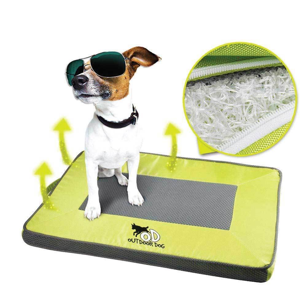 M Outdoor Dog Mat Quick Dry in green, featuring a plastic noodle design for comfort and airflow, perfect for outdoor use.