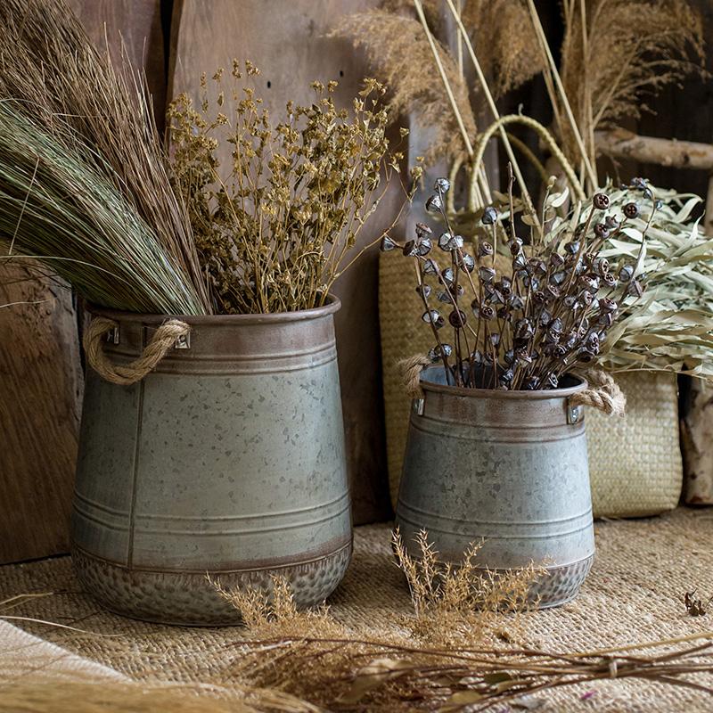 Metal flower pail with rope handles in gray and rusty colors, perfect for decorative floral arrangements.