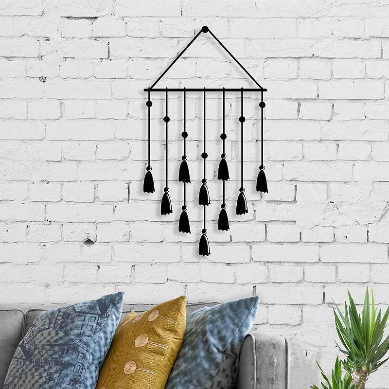 Metal Wall Deco Arrow in black, measuring 32.6x2x60 cm, showcasing a sleek and modern design suitable for home or business decor.