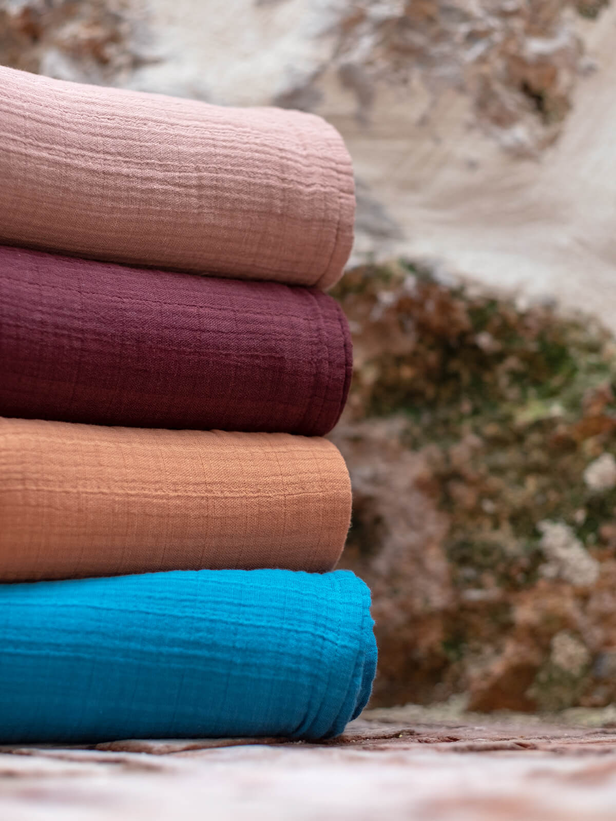 Muslin sängöverkast in Sienna color, showcasing soft, eco-friendly fabric draped elegantly over a bed.