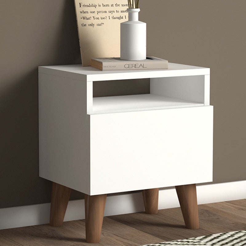 Set of two SILVIA white nightstands with cupboard and shelf, featuring a modern design and compact dimensions.