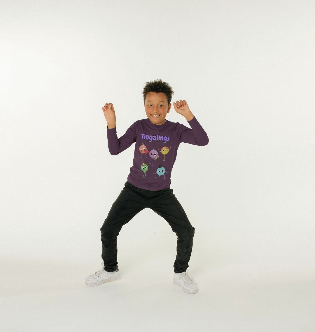 Organic Children's Long-Sleeved T-shirt in soft cotton, featuring a simple design, suitable for kids aged 3-12 years.