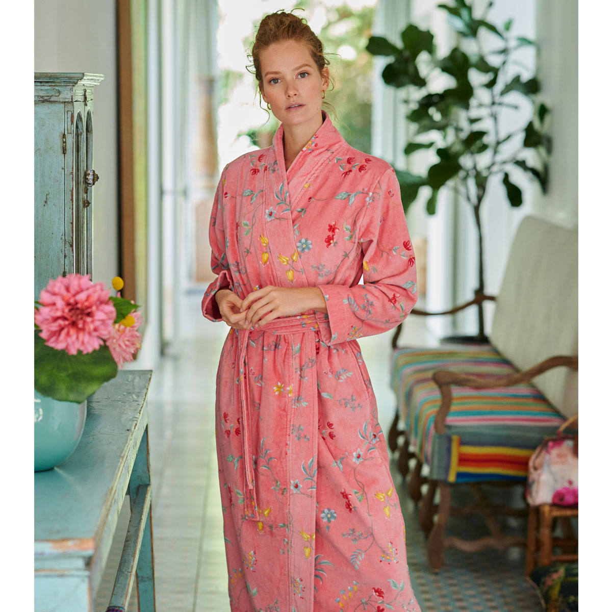 PIP Studio Les Fleurs Cotton Bath Robe in pink with floral print and quilted collar, featuring side pockets and a long belt.