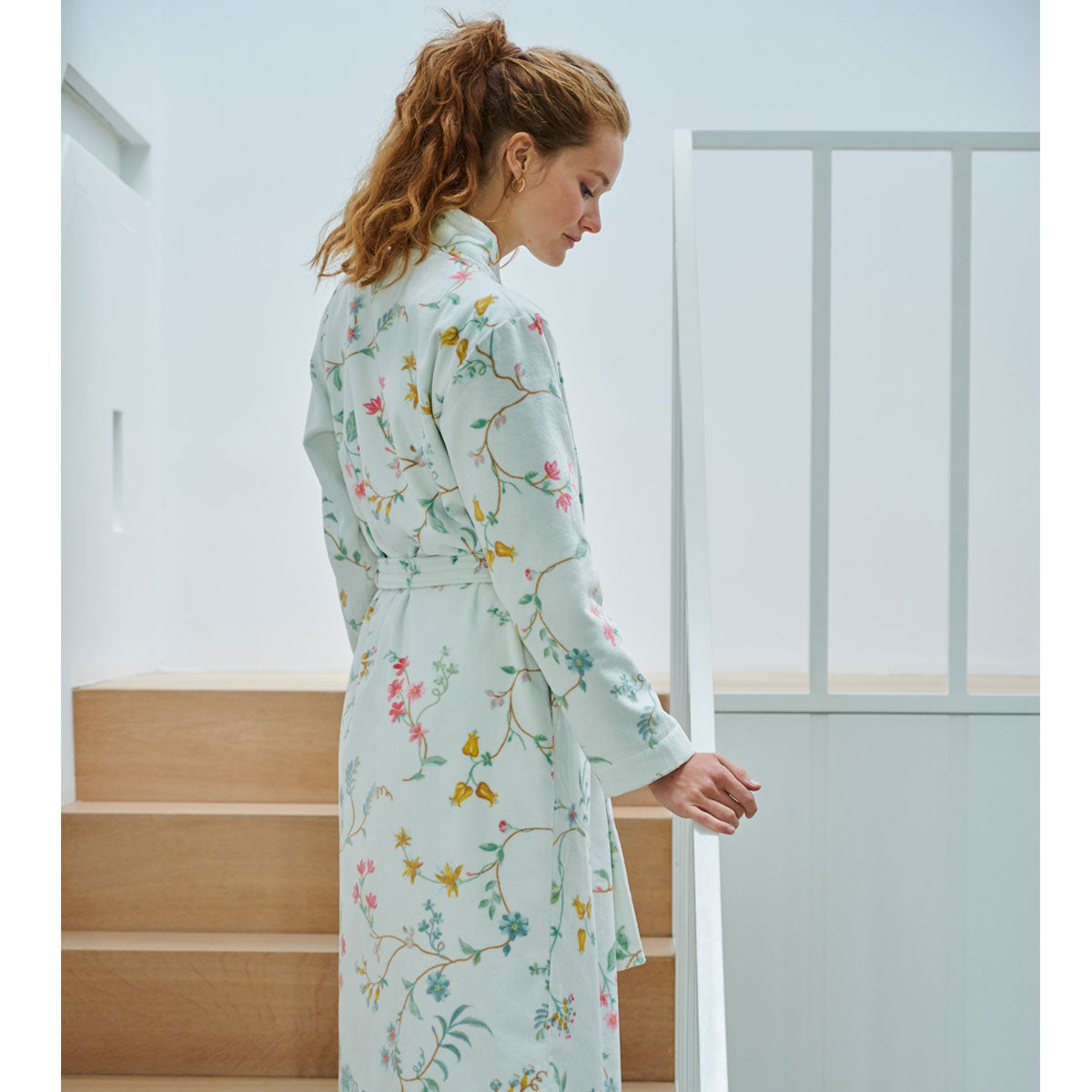 PIP Studio Les Fleurs Cotton Bath Robe in White XXL featuring a floral print design with a quilted collar and side pockets.