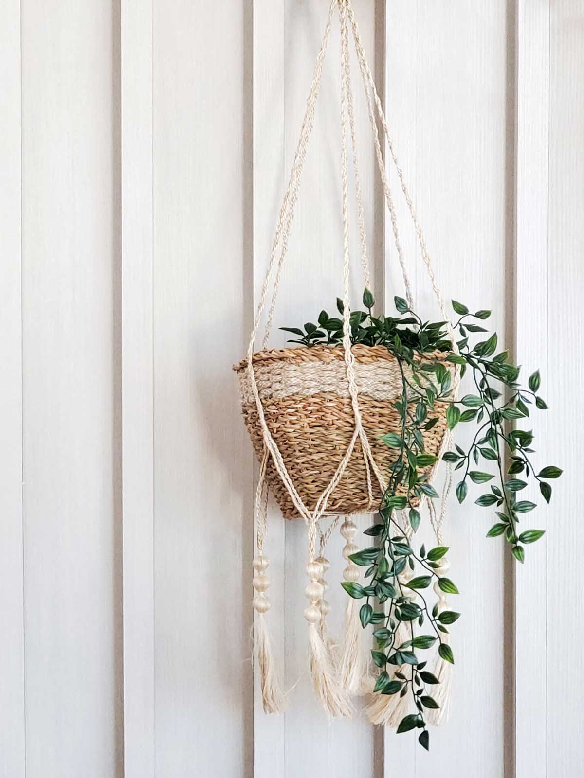 Fiora Plant Hanger made of natural braided jute, showcasing a knotted bottom for stability, perfect for indoor plants.