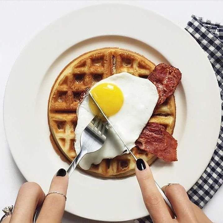 A 6-inch Professional Rolled Rim White Bread Plate made of fine porcelain, showcasing its elegant snow-white finish and rolled rim design.