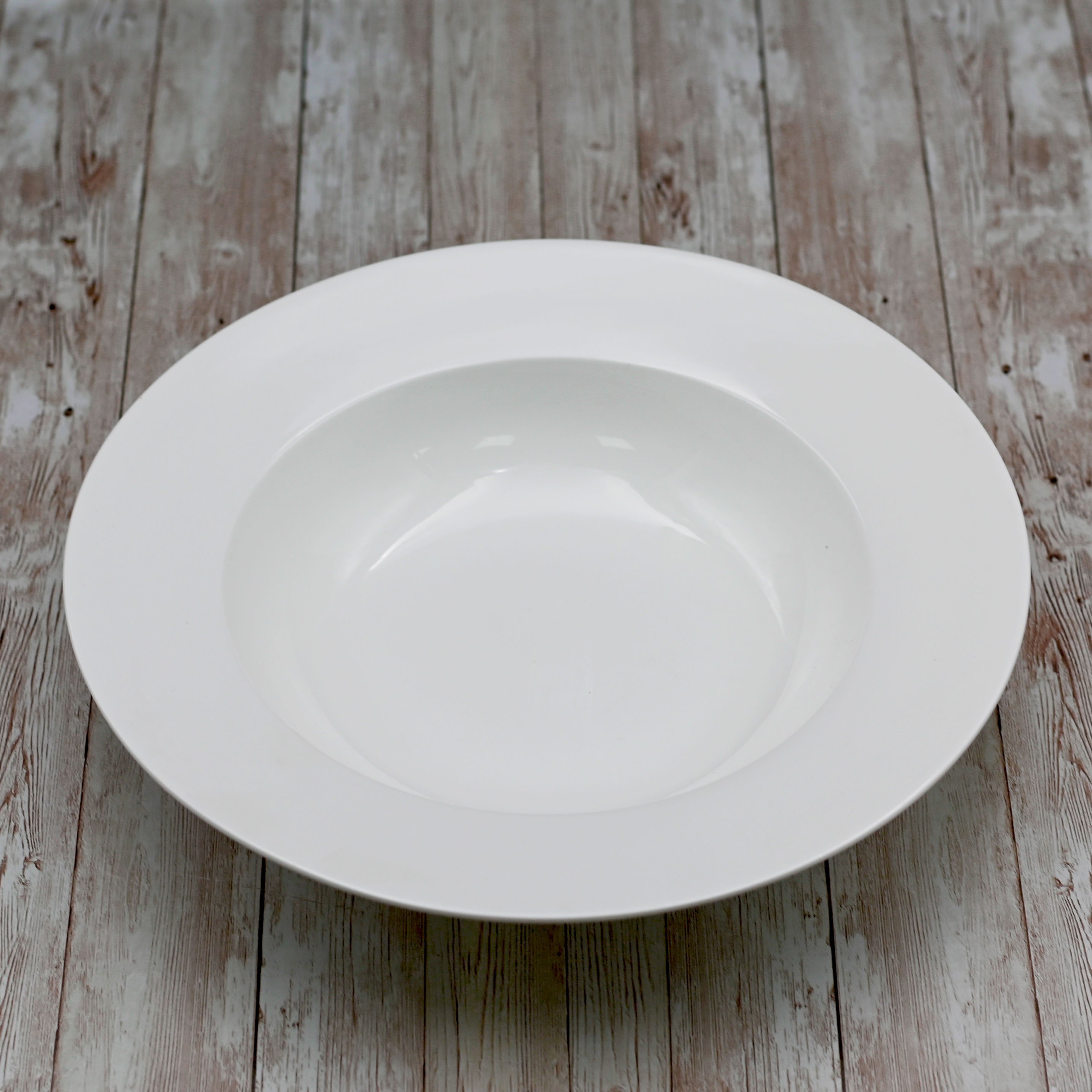 Professional Rolled Rim White Deep Plate, 12 inches, 32 oz, elegant porcelain design for soups and meals.